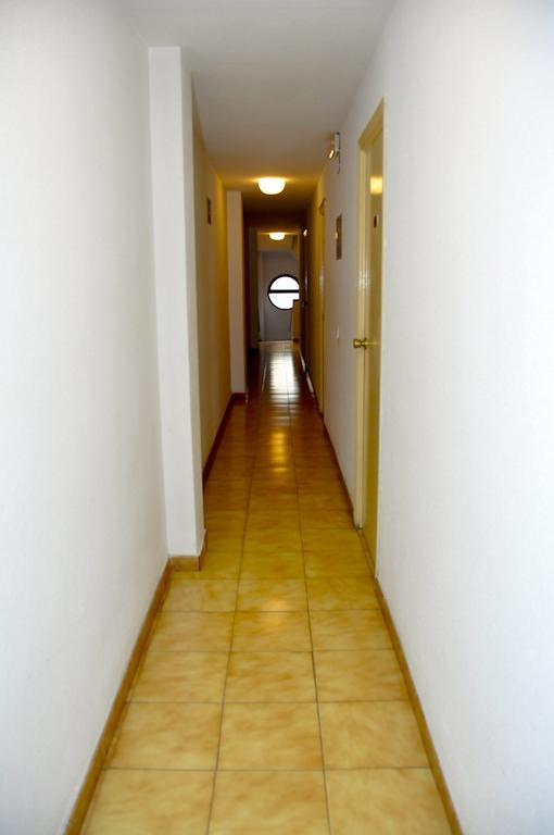 Hostal El Jardin Бенидорм Экстерьер фото